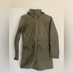 Mountain Hardwear, long windbreaker shell, size small, green